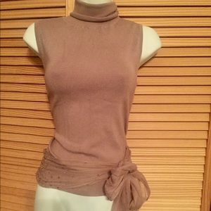 Gorgeous sleeveless blouse